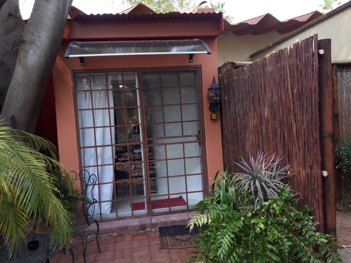A La Fugue Hotell Upington Eksteriør bilde